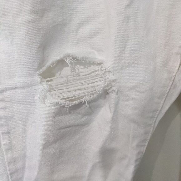 Levi's | Women's Plus Wedgie Skinny in White - Picture 11 of 13